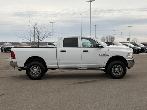 2017 RAM 2500 Tradesman Crew Cab 4x4 6'4' Box