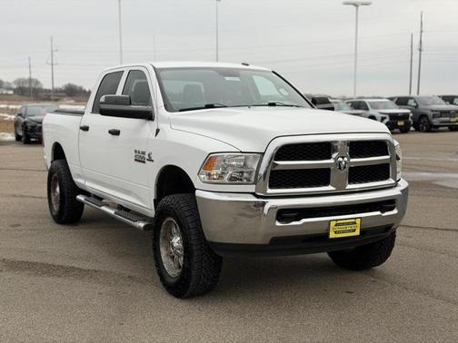 2017 RAM 2500 Tradesman Crew Cab 4x4 6'4' Box