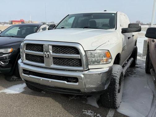 2017 RAM 2500 Tradesman Crew Cab 4x4 6'4' Box