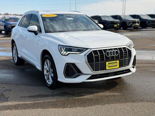2025 Audi Q3 Premium 45 TFSI S line quattro Tiptronic