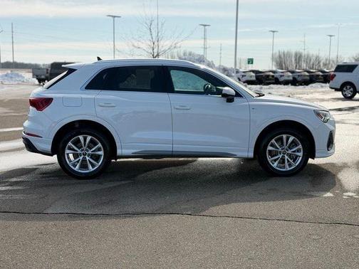 2025 Audi Q3 Premium 45 TFSI S line quattro Tiptronic