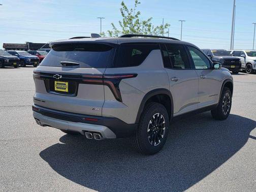 Sandstone Gray 2026 Chevrolet Traverse AWD Z71