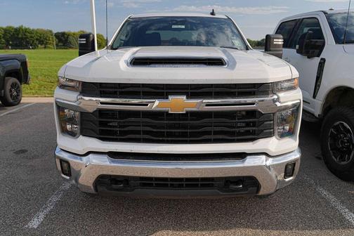 Summit White 2025 Chevrolet Silverado 2500 LT