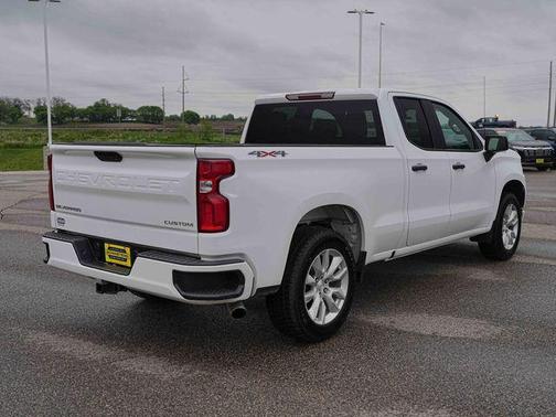 Summit White 2021 Chevrolet Silverado 1500 Custom