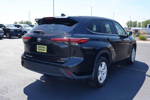 Midnight Black Metallic 2023 Toyota Highlander LE