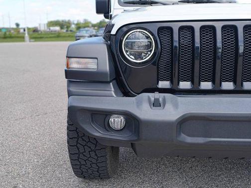 Bright White Clearcoat 2020 Jeep Wrangler Unlimited Willys 4x4