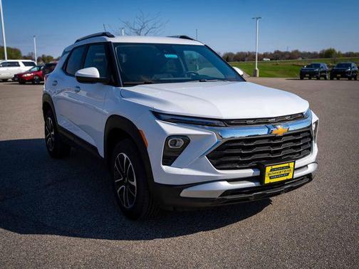 Summit White 2026 Chevrolet Trailblazer LT