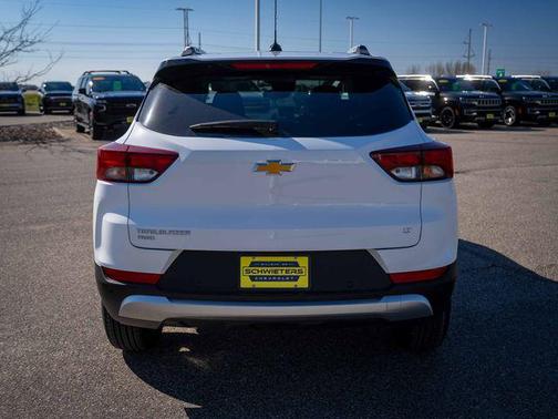 Summit White 2026 Chevrolet Trailblazer LT