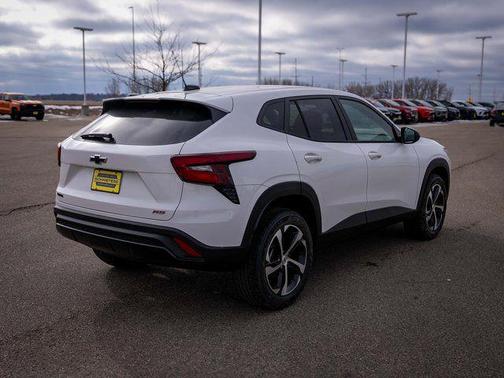 Summit White 2026 Chevrolet Trax FWD 1RS