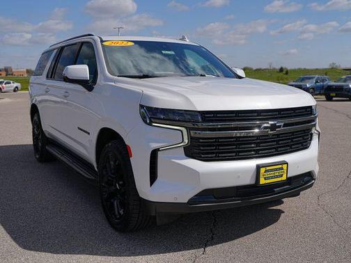 Iridescent Pearl Tricoat 2022 Chevrolet Suburban RST