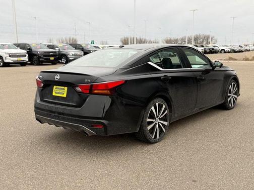 2022 Nissan Altima SR FWD
