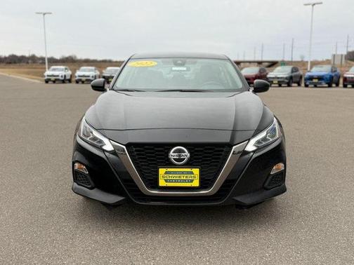 2022 Nissan Altima SR FWD