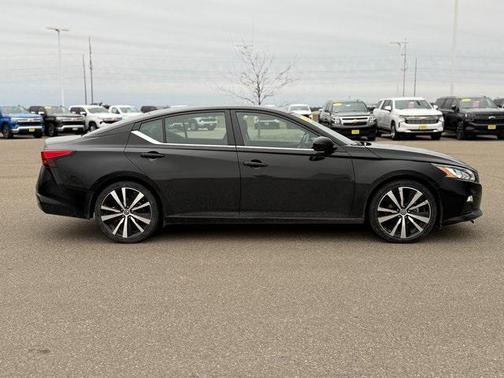 2022 Nissan Altima SR FWD