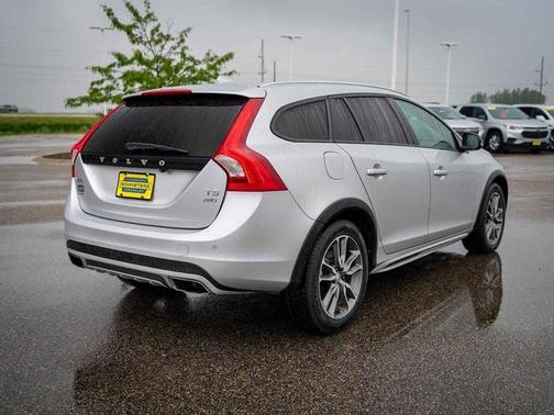 2016 Volvo V60 Cross Country T5