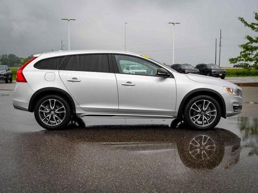 2016 Volvo V60 Cross Country T5