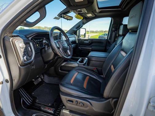 Summit White 2023 GMC Sierra 2500 AT4