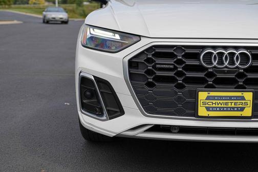 Daytona Gray Pearl Effect 2024 Audi Q5 45 S line Premium Plus