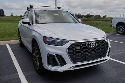 Daytona Gray Pearl Effect 2024 Audi Q5 45 S line Premium Plus