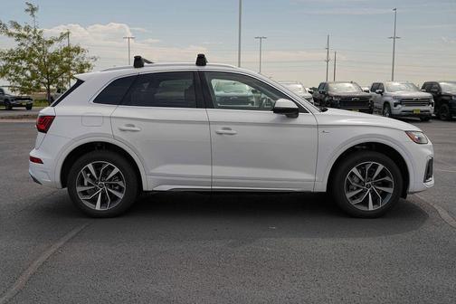 Daytona Gray Pearl Effect 2024 Audi Q5 45 S line Premium Plus