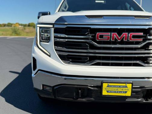 Summit White 2025 GMC Sierra 1500 SLT
