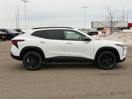 Summit White 2026 Chevrolet Trax FWD ACTIV