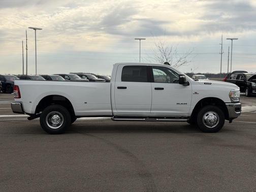 2024 RAM 3500 Big Horn Crew Cab 4x4 8' Box