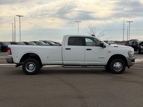 2024 RAM 3500 Big Horn Crew Cab 4x4 8' Box