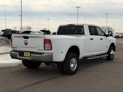 2024 RAM 3500 Big Horn Crew Cab 4x4 8' Box