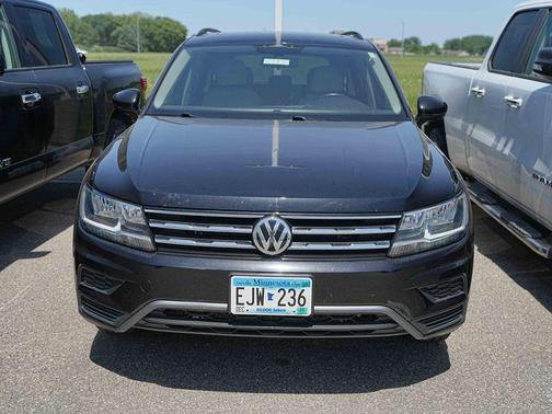 Deep Black Pearl 2019 Volkswagen Tiguan 2.0T SE 4MOTION