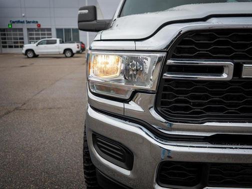 2023 RAM 2500 Tradesman Crew Cab 4x4 8' Box