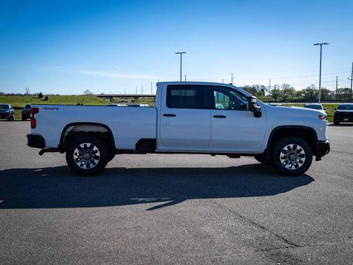 Summit White 2024 Chevrolet Silverado 2500 Custom