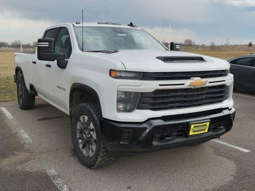 Summit White 2024 Chevrolet Silverado 2500 Custom