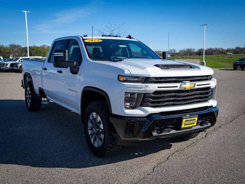 Summit White 2024 Chevrolet Silverado 2500 Custom