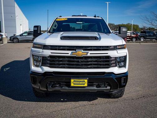 Summit White 2024 Chevrolet Silverado 2500 Custom