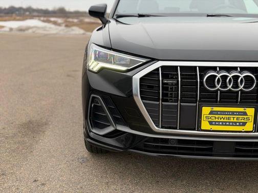 2025 Audi Q3 Premium 45 TFSI S line quattro Tiptronic