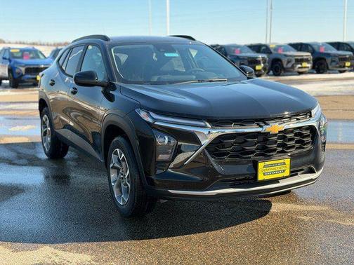 Mosaic Black Metallic 2026 Chevrolet Trax LT