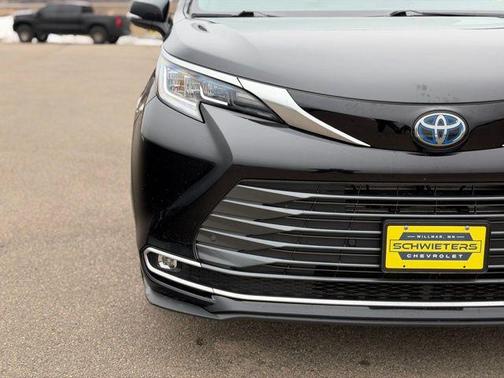 2023 Toyota Sienna Limited