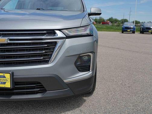 Sterling Gray Metallic 2023 Chevrolet Traverse LT Cloth