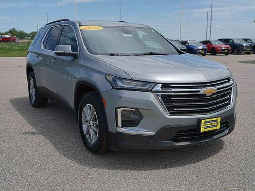 Sterling Gray Metallic 2023 Chevrolet Traverse LT Cloth