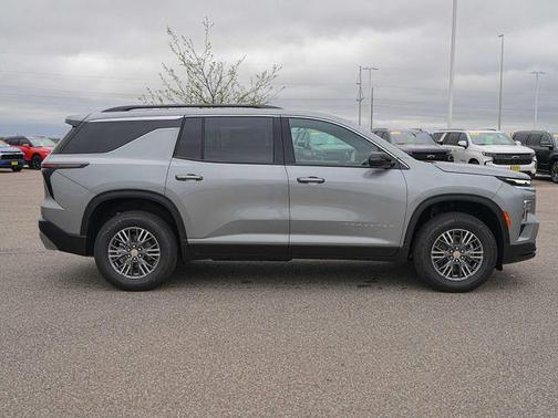 Sterling Gray Metallic 2026 Chevrolet Traverse LT