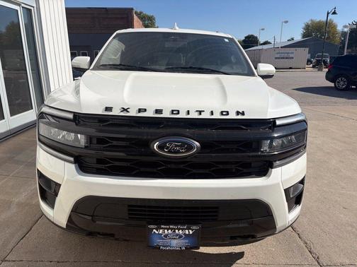 Star White Metallic Tri-Coat 2022 Ford Expedition Max Limited
