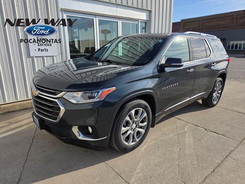 Graphite Metallic 2021 Chevrolet Traverse Premier