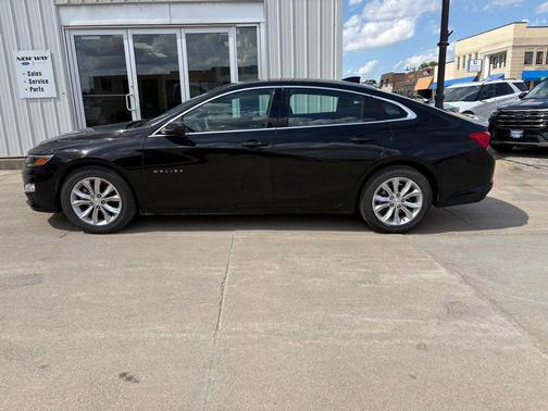 Mosaic Black Metallic 2024 Chevrolet Malibu FWD 1LT