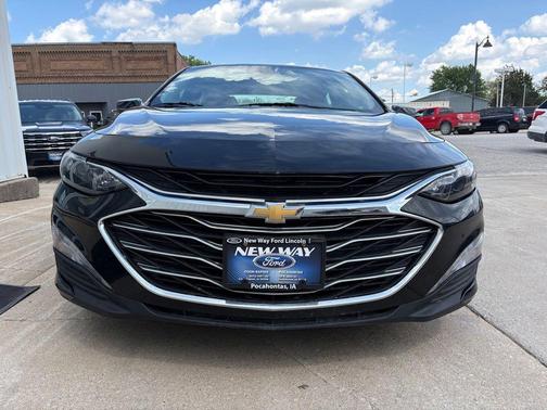 Mosaic Black Metallic 2024 Chevrolet Malibu FWD 1LT