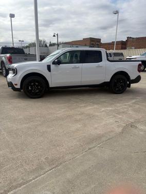 Oxford White 2025 Ford Maverick Lariat
