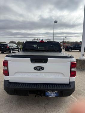 Oxford White 2025 Ford Maverick Lariat