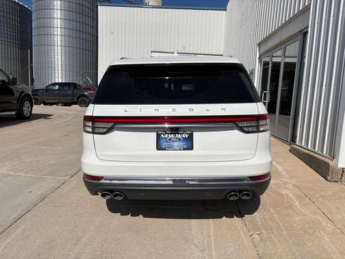 Pristine White Metallic Tri-Coat 2024 Lincoln Aviator Reserve AWD