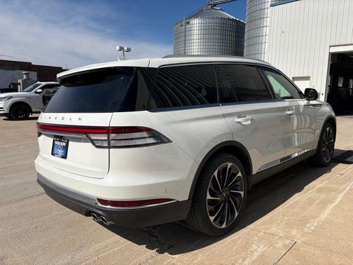 Pristine White Metallic Tri-Coat 2024 Lincoln Aviator Reserve AWD