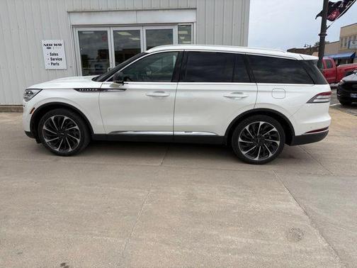 Pristine White Metallic Tri-Coat 2024 Lincoln Aviator Reserve AWD