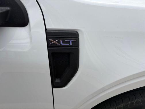 Oxford White 2024 Ford Maverick XLT